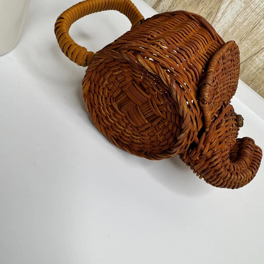Vintage‎ Wicker Elephant Mug Holder Basket Cup Cozy With Handle